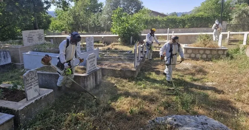 Antalya buyuksehir ekiplerinden ilce mezarliklarinda calisma KbyAWqVX