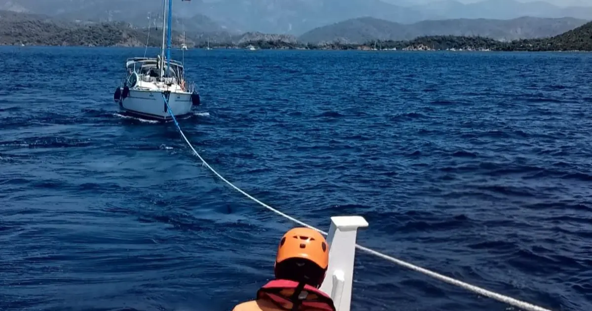 Dalaman aciklarinda suruklenen tekne kurtarildi Yqt1ZslI